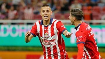 Roberto Alvarado reconoce que fue a Chivas por mejora económica