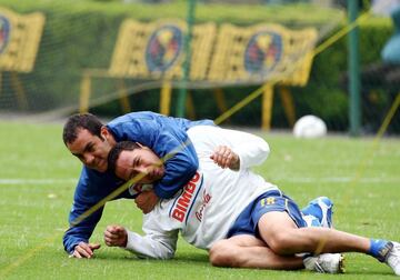 La amistad de los tres jugadores siempre quedaba de manifiesto. Los tres han reconocido que en su época de americanistas, cuando eran jóvenes y  Ricardo La Volpe les dirigió en las Águilas, tuvieron diferencias con el técnico argentino.