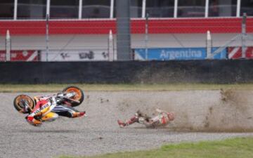 Caída del piloto español Marc Márquez, de Honda, cae, durante la carrera del Gran Premio de Argentina de MotoGP