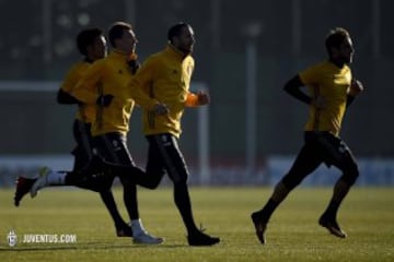 Cuadrado y la Juve se preparan para su primer partido de 2017