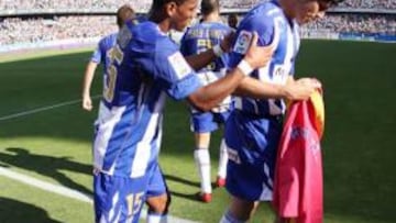 <b>MÁLAGA 1 - RACING 0.</b> El Málaga se reencontró con el triunfo en La Rosaleda ante el Racing (1-0) y con un gol de penalti de Luque en los últimos instantes del partido.