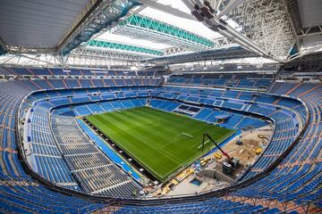 Llega el verano y con ello el parón de las competiciones y las obras de remodelación del Estadio Santiago Bernabéu avanzan a pasos agigantados. 