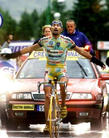 Marco Pantani se pondr¨ªa l¨ªder de la general del Tour en la etapa de monta?a de 189km entre Grenoble y Les Deux Alpes. Ya no lo abandonar¨ªa hasta su victoria en Par¨ªs (27 de julio de 1998).