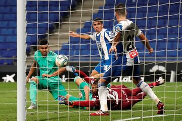 Casemiro y Diego López.