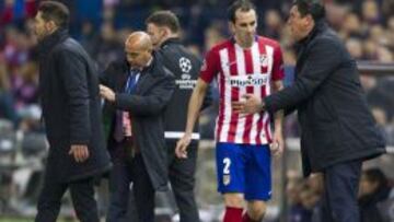 Godín, en el momento de ser cambiado durante el partido contra el PSV.