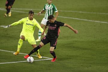 Fede Valverde y Joel Robles.