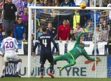 Parada de Keylor Navas al lanzamiento de Cop.