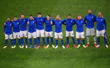 La selección italiana también decidió no participar en la primera edición de un Mundial, en 1930. Aunque la razón oficial fue los altos costes de viajar hasta Uruguay, país anfitrión del evento, su ausencia se debió al boicot de la mayoría de las selecciones europeas por la elección de la sede sudamericana.  Se da la circunstancia que el país transalpino era el elegido por el resto de los países europeos para acoger la cita.
La segunda ‘baja’ mundialista se produjo en Suecia 1958. Italia se medía en la fase clasificatoria a Portugal e Irlanda del Norte.  Precisamente, los norirlandeses consiguieron el pase tras derrotar 2-1 a los italianos. 
En los últimos tiempos, se ha normalizado la ausencia de Italia en las citas mundiales ya que ha encadenado dos ausencias consecutivas. No pudo llegar a la cita mundialista de Rusia 2018, tras perder la repesca ante Suecia y tampoco estará en Qatar 2022, tras caer en el último suspiro, también en la repesca ante Macedonia del Norte. 
