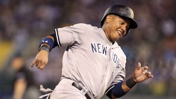 KANSAS CITY, MO - MAY 16: Starlin Castro #14 of the New York Yankees runs home to score on a hit off the bat of Jacoby Ellsbury in the seventh inning against the Kansas City Royals at Kauffman Stadium on May 16, 2017 in Kansas City, Missouri.   Brian Davidson/Getty Images/AFP
 == FOR NEWSPAPERS, INTERNET, TELCOS &amp; TELEVISION USE ONLY ==