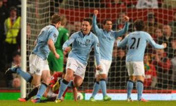 Alegr&iacute;a de los jugadores del Manchester City tras adelantarse en su visita a Old Trafford.