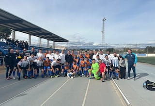 El Valencia vence al Hércules (3-4) en un derbi de veteranos solidario por Lía y Lubo