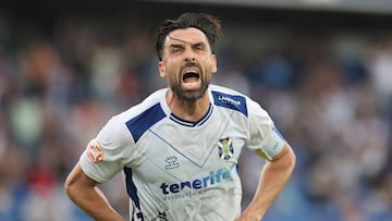 Enric Gallego celebrando un gol contra el Arenas de Getxo.