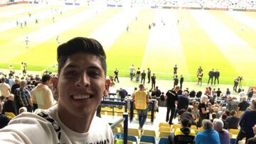 &Aacute;lvarez observa al Ajax desde la tribuna en inicio de Eredivise