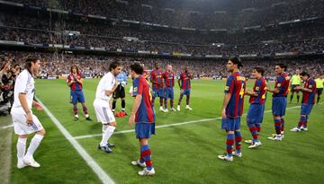 Pasillo del Fútbol Club Barcelona al Real Madrid tras proclamarse campeón de Liga en al temporada 2007/08.
