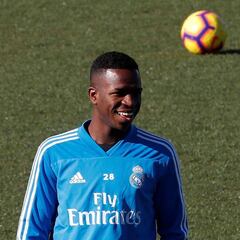 Así mejora Vinicius: pesas, vídeos, horas extra en el remate...