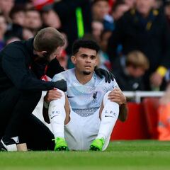 Luis Díaz asiste, pero sale lesionado en juego ante Arsenal