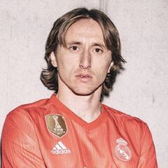 Mensaje del Madrid: Modric posa con la nueva camiseta