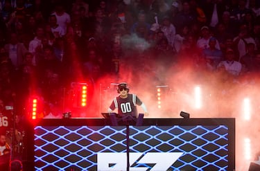 Actuación de Bizarrap y Daddy Yankee durante el descanso del partido.