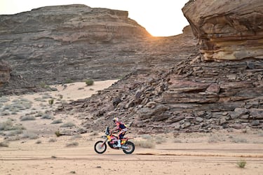 El piloto australiano Daniel Sanders, de KTM 450 Rally Factory, compite en la etapa 3 de la 48ª edición del Rally Dakar.