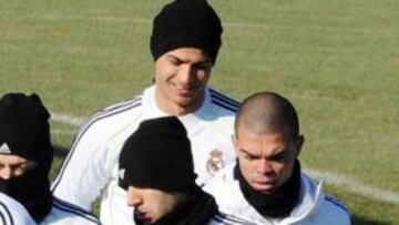 <b>RECUPERADO.</b> Tras un mes de baja, Pepe ha vuelto a entrenarse con sus compañeros.