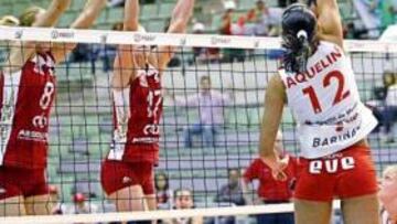 Remate de Jaqueline Carvalho.