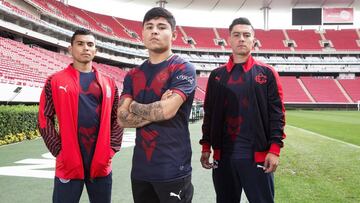 Chivas, presentaci&oacute;n uniforme alternativo