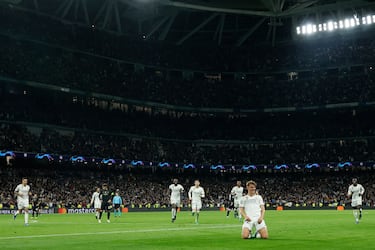 3-2. Nico Paz celebra el tercer tanto blanco que marca en el minuto 84 de partido.