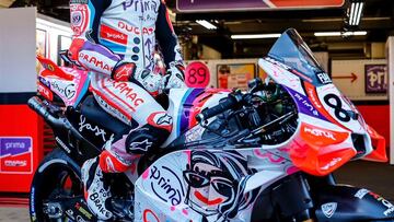 Martín con los colores Caravaca para el domingo de Montmeló.