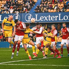 El Alcorcón consiguió la tranquilidad a cabezazo limpio