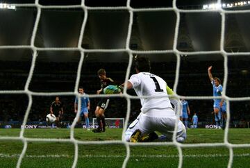 Thomas Müller abrió el marcador en el partido por el tercer y cuarto puesto. El jugador del Bayern se aprovechó de un despeje en corto de Muslera a disparo de Schweinsteiger y de la inacción de la defensa uruguaya para marcar.