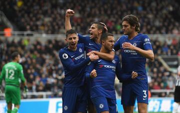 El equipo de la Premier League y due?o de uno de los hombres m¨¢s ricos del mundo, Rom¨¢n Abram¨®vich, que ha hecho su fortuna gracias a su empresa petrolera.