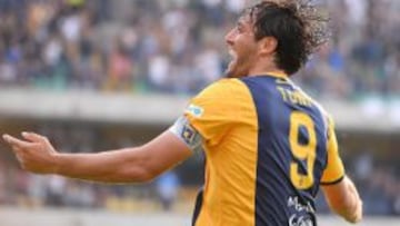 Luca Toni, tras marcar un gol a la Juventus este s&aacute;bado.