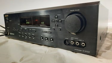 Encuentra un PC gratis, se lo quiere llevar a casa pero el tesoro es el aparato que hay arriba