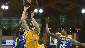 Adrien Moerman, en un partido con el Limoges. El ala-p&iacute;vot jugar&aacute; en el Barcelona.