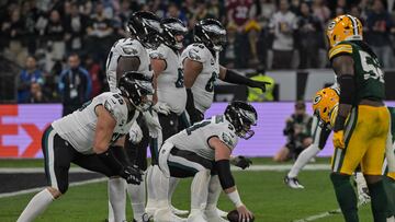 Philadelphia Eagles players prepare for a play during the NFL American football match Philadelphia Eagles vs Green Bay Packers, at Neo Quimica Arena,in Sao Paulo, Brazil, on September 6, 2024. (Photo by Nelson ALMEIDA / AFP)