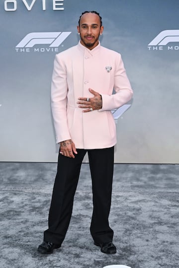 Lewis Hamilton posa en la alfombra roja del preestreno de 'F1: La pel¨ªcula' celebrado en la ciudad de Nueva York.