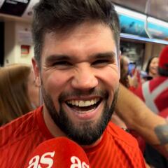 Karateca chileno estaba dando una entrevista en el Metro y esto pasó: ¡locura!