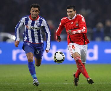 Tras un año complicado en el Atlético de Madrid, ‘La Perla’ salió cedido en dirección al Benfica. En el club portugués dejó destellos de su zurda mágica. Al concluir la temporada el club lisboeta intentó hacerse con él de forma permanente, pero no consiguieron llegar a un acuerdo con el Atleti. Su fútbol alegre y descarado siempre será recordado con cariño por los aficionados.
