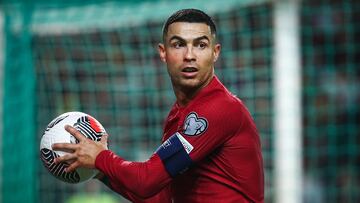 Lisboa (Portugal), 19/11/2023.- Portugal's Cristiano Ronaldo reacts during the UEFA EURO 2024 Group J qualifying soccer match between Portugal and Iceland in Lisbon, Portugal, 19 November 2023. (Islandia, Lisboa) EFE/EPA/RODRIGO ANTUNES
