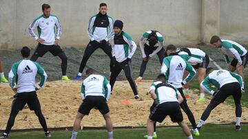 Donk y Joaquín trabajan al margen y se alejan del derbi