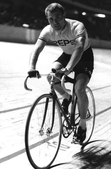 El exciclista profesional madrile?o Daniel Yuste Escolar, ol¨ªmpico en pista en los Juegos de M¨¦xico 1968, falleci¨® a los 75 a?os. Fue profesional en 1969 y 1970 y sus grandes resultados llegaron en la pista: fue campe¨®n de Espa?a de persecuci¨®n y de madison junto con Jos¨¦ G¨®mez Lucas. Fue el ¨²nico corredor nacional que particip¨® en el anillo en los Juegos de M¨¦xico (1968), quedando 13?.