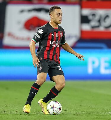 El futuro de Dest en el Milan se mantiene en el aire