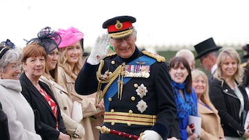 ¿Qué diferencia hay entre la coronación de Carlos III como Rey de Inglaterra y su proclamación?