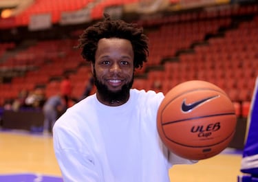 Pasadena, 30 de octubre de 1979-Costa Rica, 12 de abril de 2024. 44 años. Este escolta nacido en California, pero de nacionalidad panameña, fue líder de puntuación de la NCAA durante la temporada 2003-04 con 28 puntos con la Universidad de Nuevo México, pero no le valió para ingresar en la NBA, lo que le llevó a un amplio periplo por Europa. En España jugó en el Valencia (2006-2009) y en el Sevilla (2010).