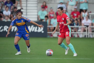 Kansas City Current midfielder Vanessa DiBernardo (16) controls the ball with Tigres UANL midfielder Alexia Delgado 