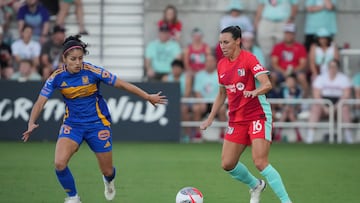 Aug 1, 2024; Kansas City, Missouri, USA; Kansas City Current midfielder Vanessa DiBernardo (16) controls the ball with Tigres UANL midfielder Alexia Delgado (8) defending during the first half at CPKC Stadium. Mandatory Credit: Denny Medley-USA TODAY Sports