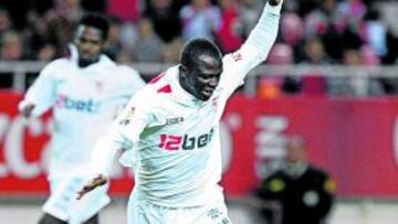 <b>FALLÓN. </b>Koné se vio impotente y no pudo superar a Justo Villar en dos ocasiones.