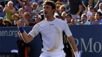 Ferrero pasa a octavos tras el abandono de Granollers