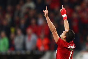 Sevilla and Valencia target Chicharito deal