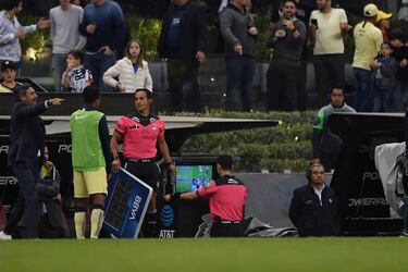 Arturo Brizio: 'El que se equivoca es el árbitro, no el VAR'